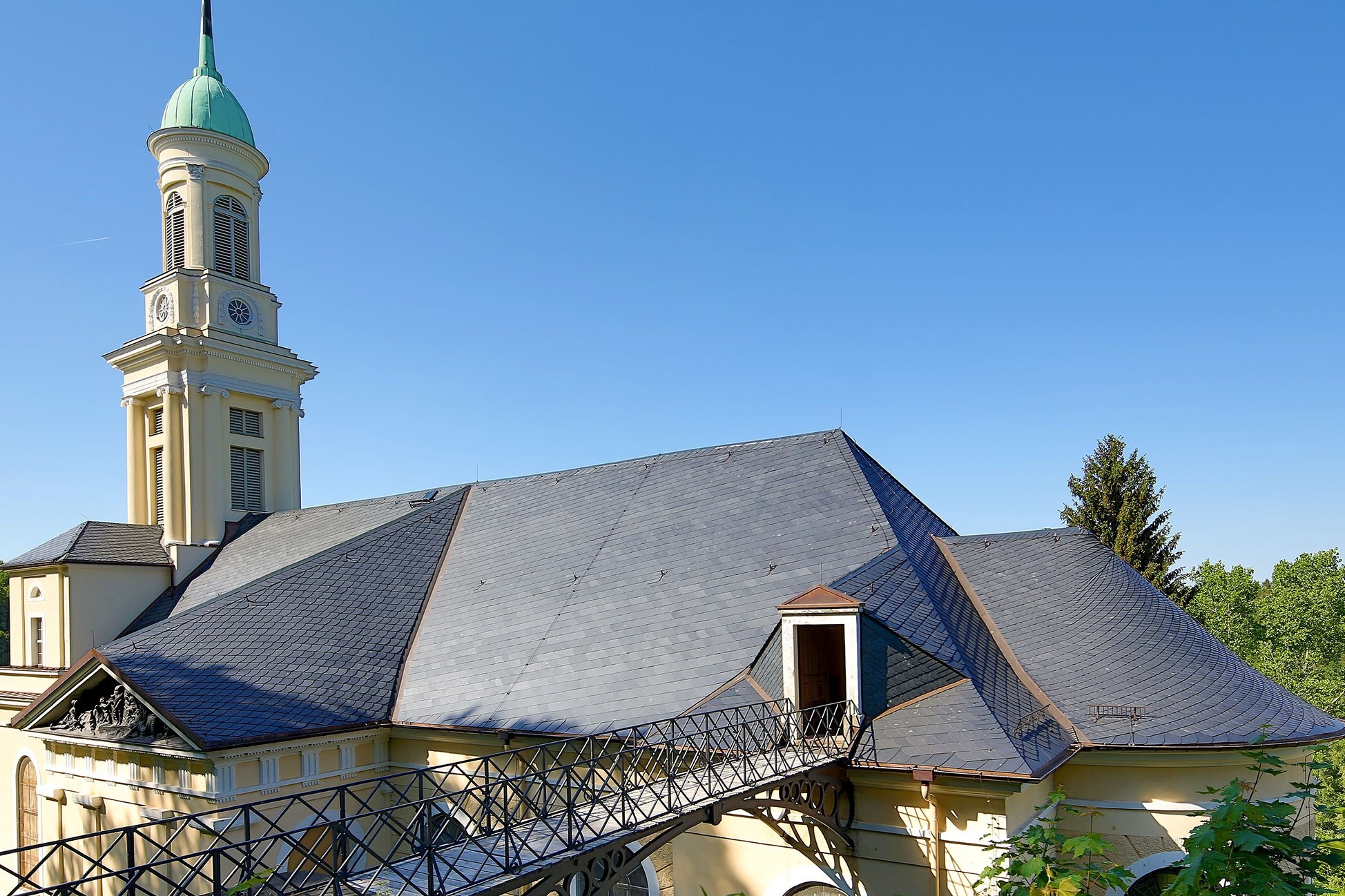Eindeckung mit Schiefer Kirche Wolkenburg